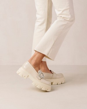 Alohas Trailblazer Crystal Cuero Loafers Creme | EJNLO8345