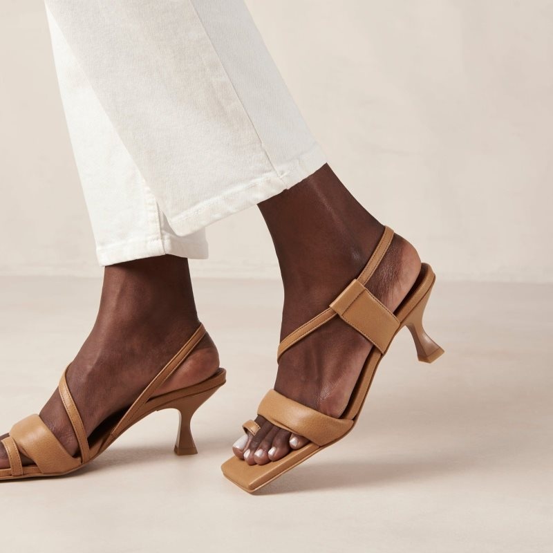 Alohas Asymmetric Straps Cuero Mules Marrom | RTCFO5091