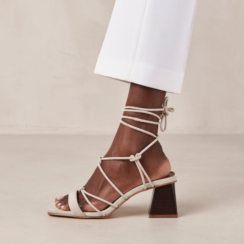 Alohas Icicle Gamuza Sandals Creme | ZOQDX2714