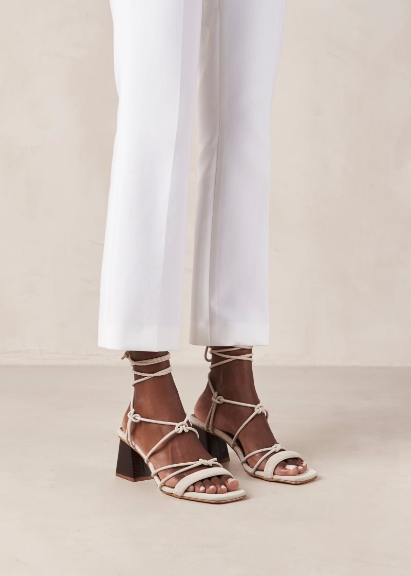 Alohas Icicle Gamuza Sandals Creme | ZOQDX2714