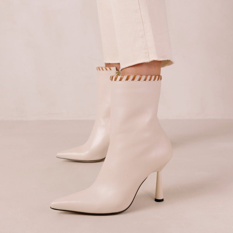 Alohas Leo Cuero Boots Creme | SWGVC7645