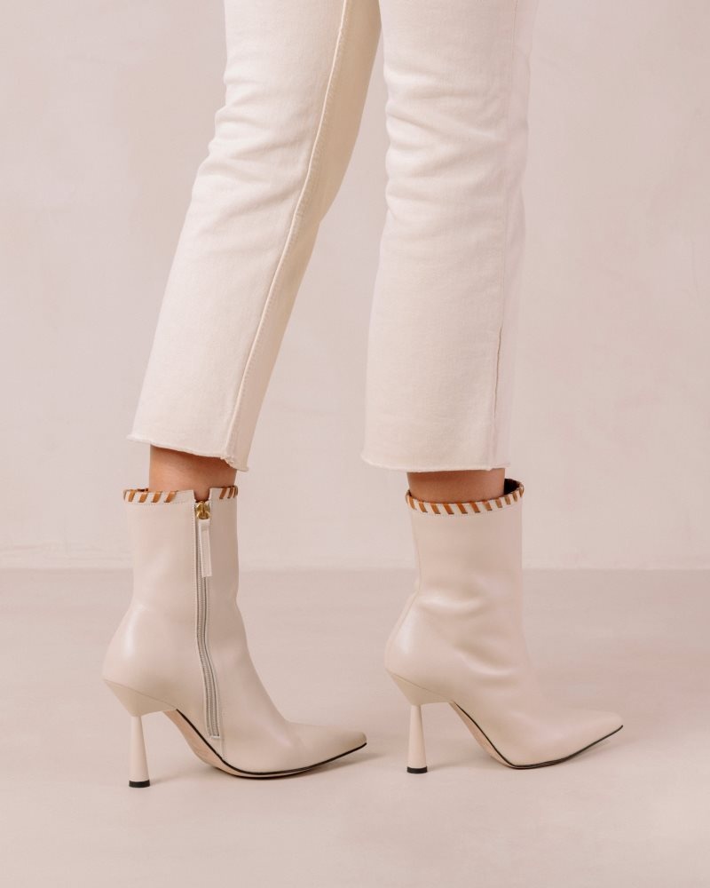 Alohas Leo Cuero Boots Creme | SWGVC7645