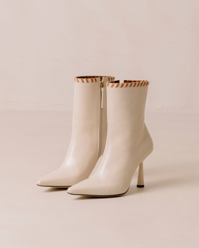 Alohas Leo Cuero Boots Creme | SWGVC7645