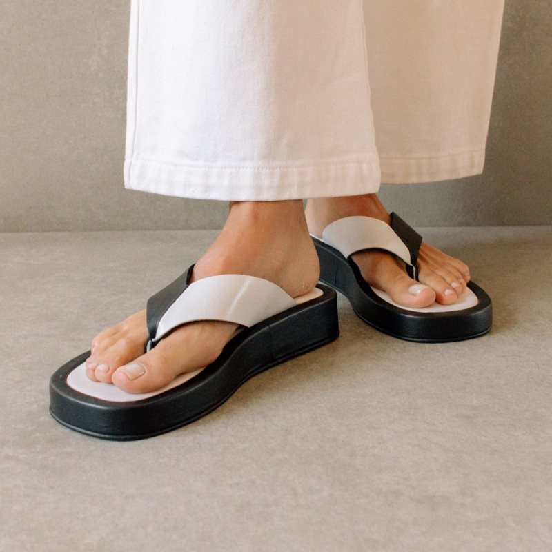 Alohas Overcast Cuero Sandals Negros Blancos | OGKEU4952