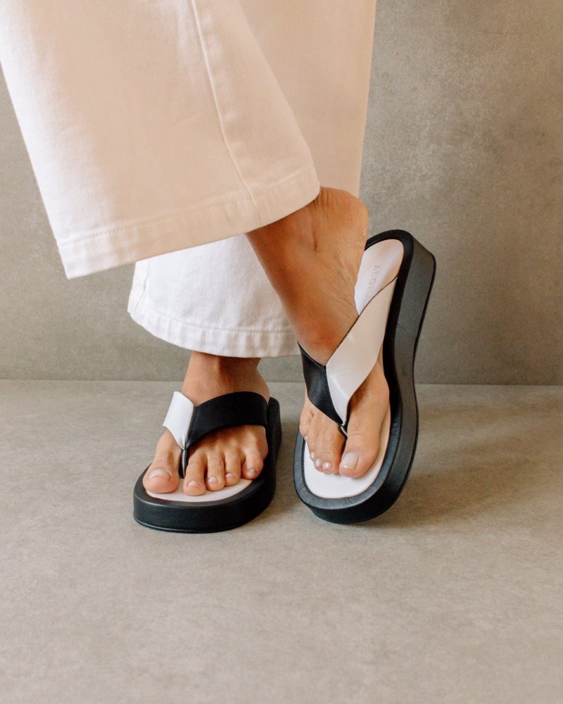 Alohas Overcast Cuero Sandals Negros Blancos | OGKEU4952