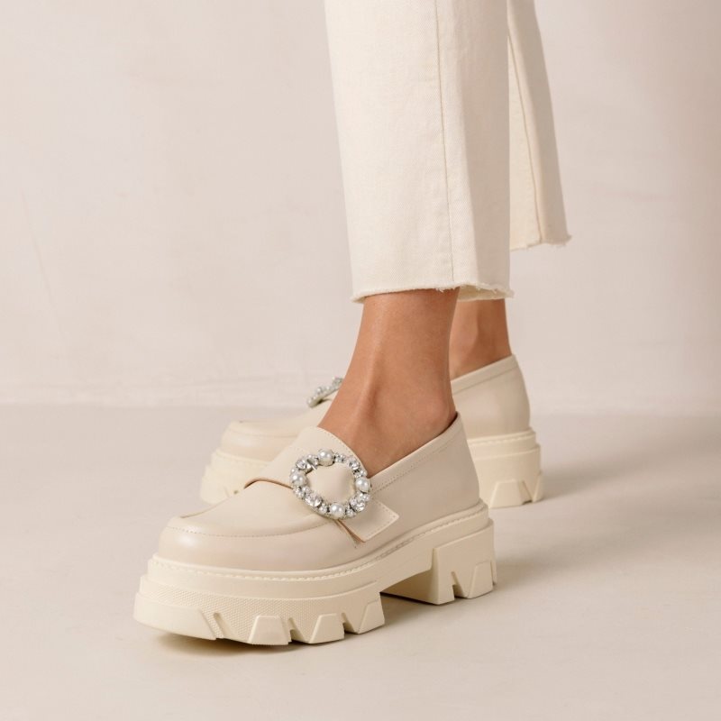 Alohas Trailblazer Crystal Cuero Loafers Creme | EJNLO8345