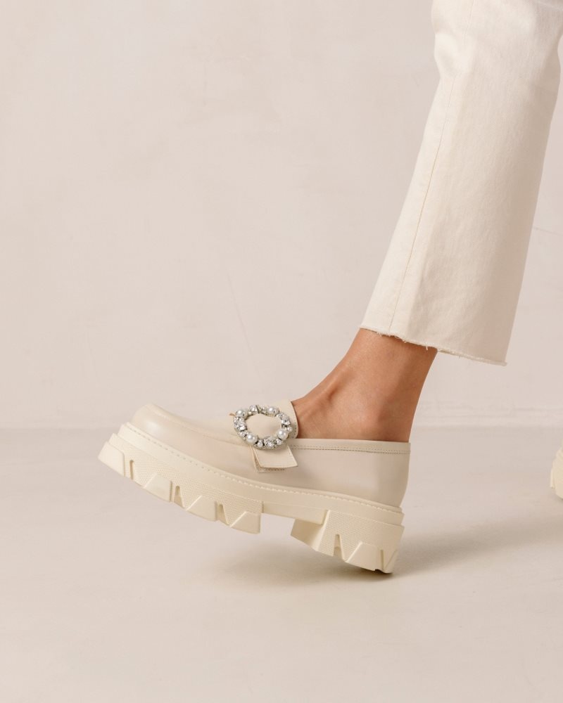 Alohas Trailblazer Crystal Cuero Loafers Creme | EJNLO8345