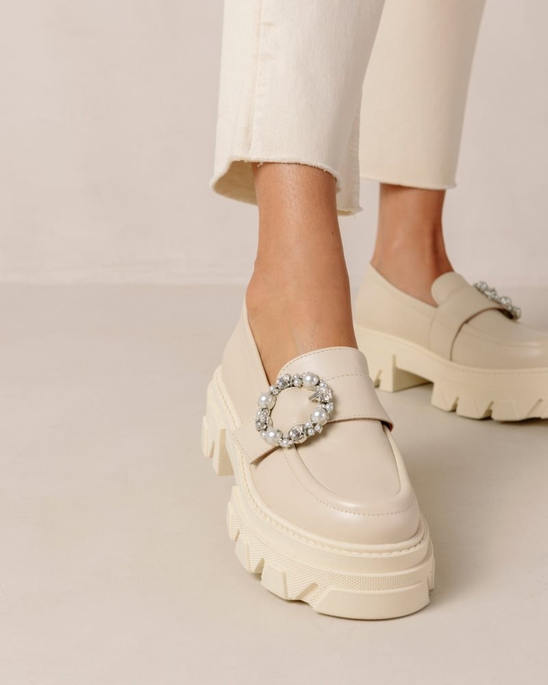 Alohas Trailblazer Crystal Cuero Loafers Creme | EJNLO8345