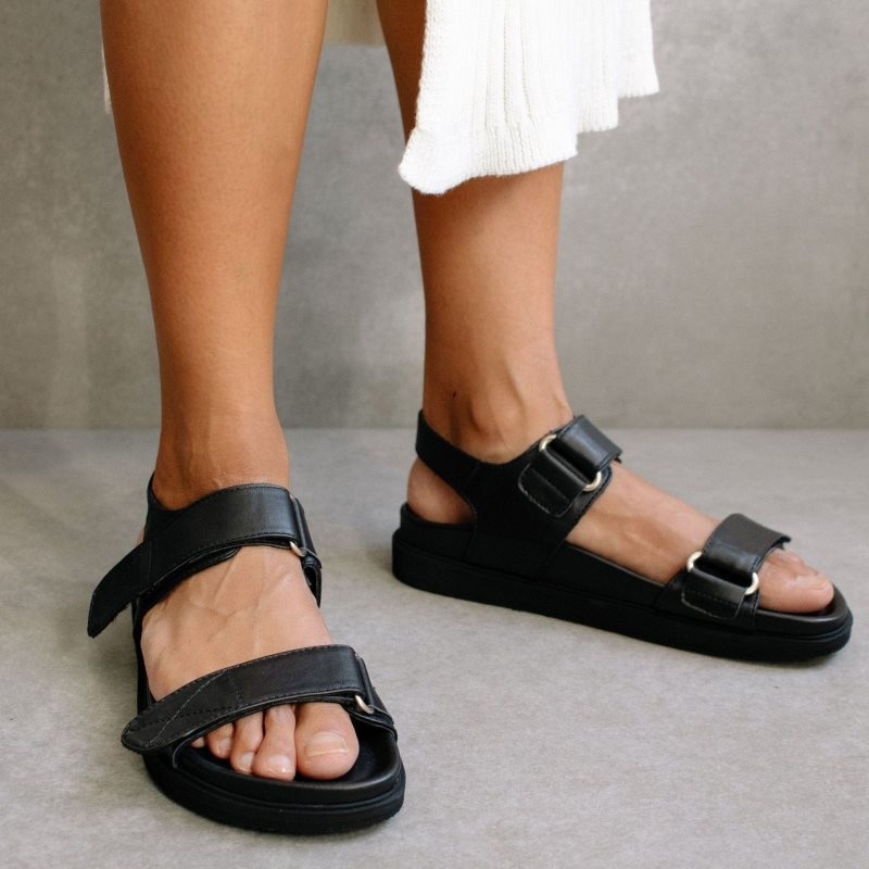 Alohas Traveller Hook Loop Cuero Sandals Negros | TPABY1370