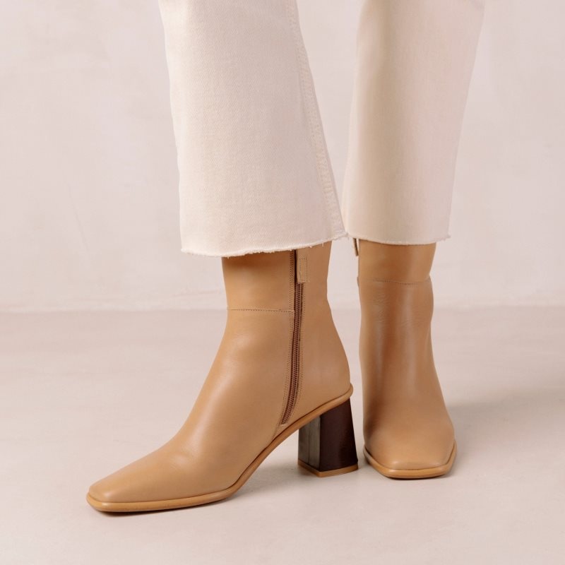 Alohas West Cuero Boots Beige | XNDIA9268